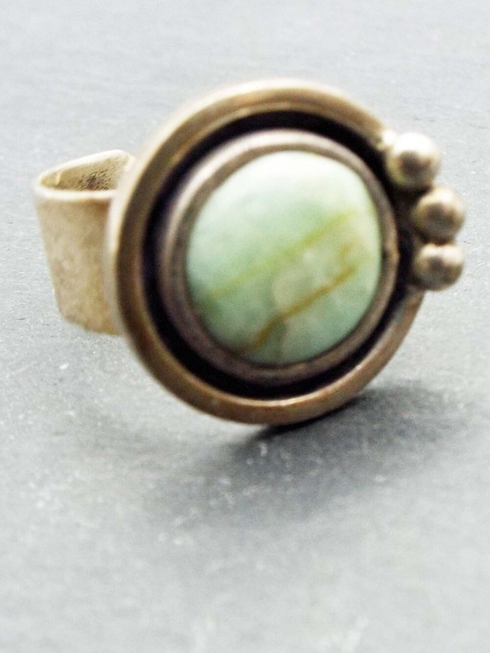 PERU 950 SILVER DELICATE GREEN VARISCITE ROUND CABOCHON 3 BEAD SZ.6 RING 15B
